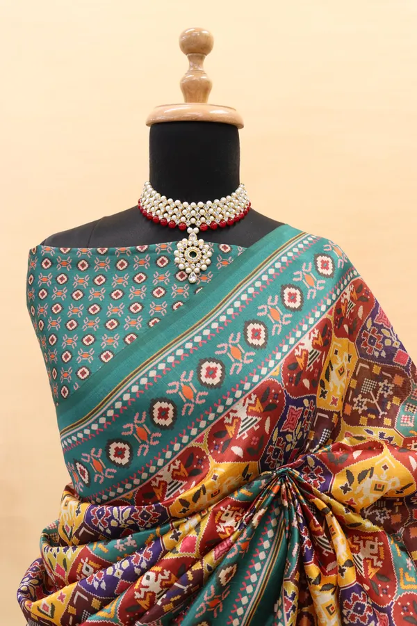 Firoji_Smooth_Silk_Saree_With_Patola_Print